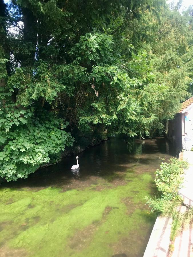 Gite De Mauxe Acquigny Экстерьер фото